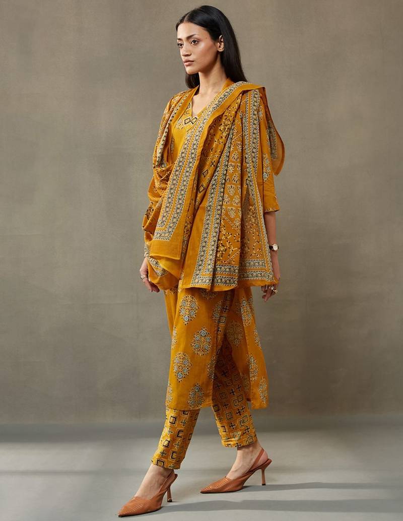 women ethnic motifs printed cotton sleek work smart office kurta with trousers & dupatta