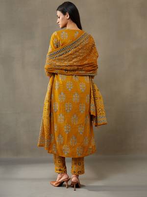 women ethnic motifs printed cotton sleek work smart office kurta with trousers & dupatta 5