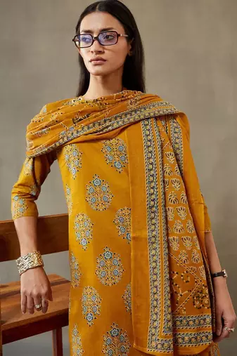 women ethnic motifs printed cotton sleek work smart office kurta with trousers & dupatta