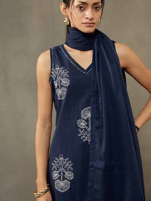 women ethnic motifs printed cotton sleek work smart office kurta with trousers & dupatta 2