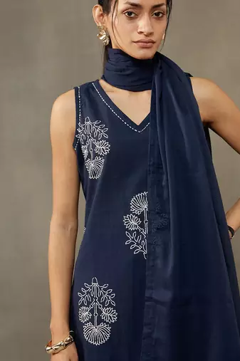 women ethnic motifs printed cotton sleek work smart office kurta with trousers & dupatta