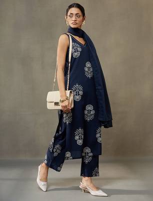 women ethnic motifs printed cotton sleek work smart office kurta with trousers & dupatta 3