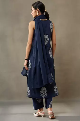 women ethnic motifs printed cotton sleek work smart office kurta with trousers & dupatta