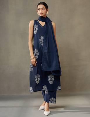 women ethnic motifs printed cotton sleek work smart office kurta with trousers & dupatta 5