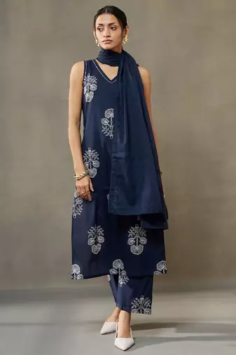 women ethnic motifs printed cotton sleek work smart office kurta with trousers & dupatta