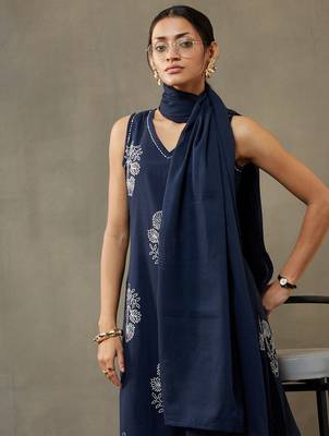 women ethnic motifs printed cotton sleek work smart office kurta with trousers & dupatta 6