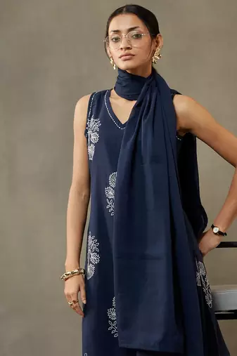 women ethnic motifs printed cotton sleek work smart office kurta with trousers & dupatta
