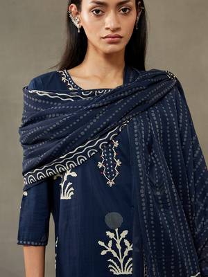 women ethnic motifs printed thread work cotton sleek work smart office kurta with trousers & dupatta 2