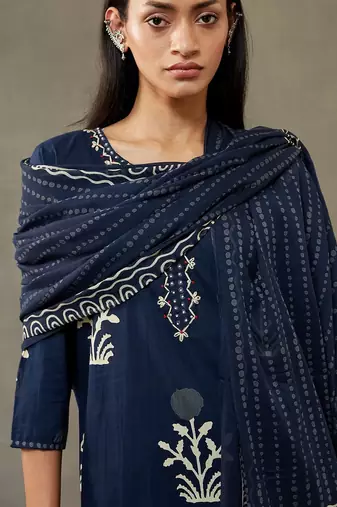 women ethnic motifs printed thread work cotton sleek work smart office kurta with trousers & dupatta
