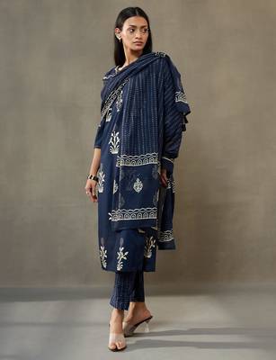 women ethnic motifs printed thread work cotton sleek work smart office kurta with trousers & dupatta 3