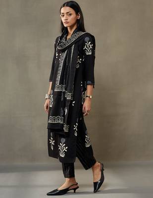 women ethnic motifs printed cotton sleek work smart office kurta with trousers & dupatta 3