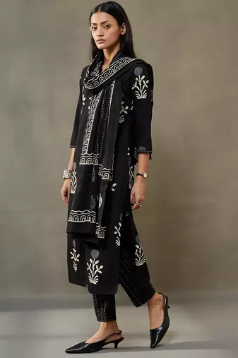 women ethnic motifs printed cotton sleek work smart office kurta with trousers & dupatta