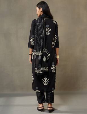 women ethnic motifs printed cotton sleek work smart office kurta with trousers & dupatta 4