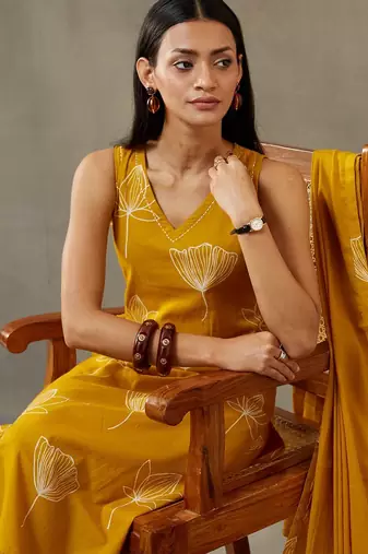 women floral printed cotton structured work kurta with palazzos & dupatta