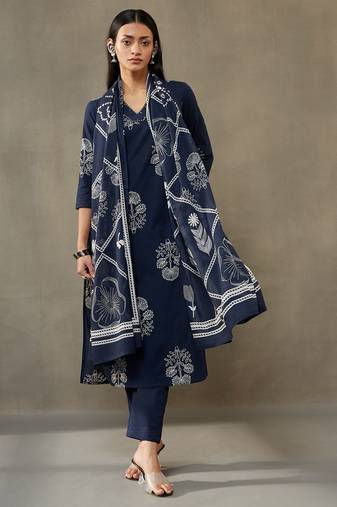 women ethnic motifs printed cotton sleek work smart office kurta with trousers & dupatta