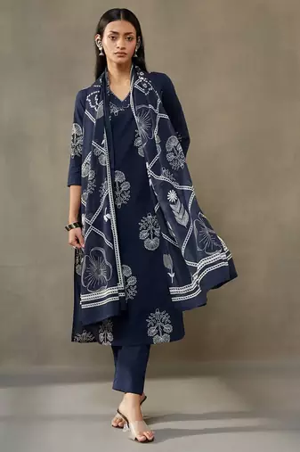 women ethnic motifs printed cotton sleek work smart office kurta with trousers & dupatta