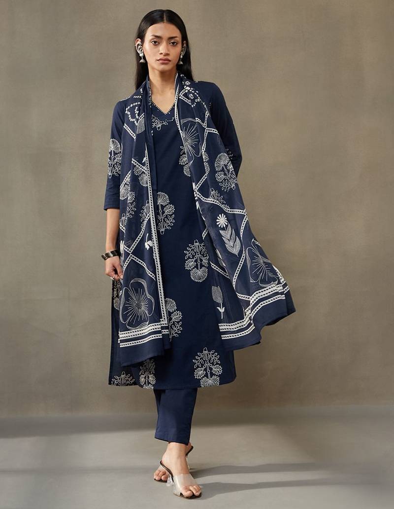 women ethnic motifs printed cotton sleek work smart office kurta with trousers & dupatta