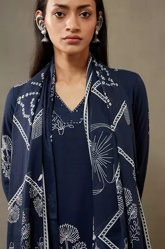 women ethnic motifs printed cotton sleek work smart office kurta with trousers & dupatta