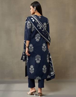 women ethnic motifs printed cotton sleek work smart office kurta with trousers & dupatta 4