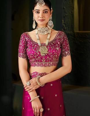 magenta floral zari heavy work saree 3