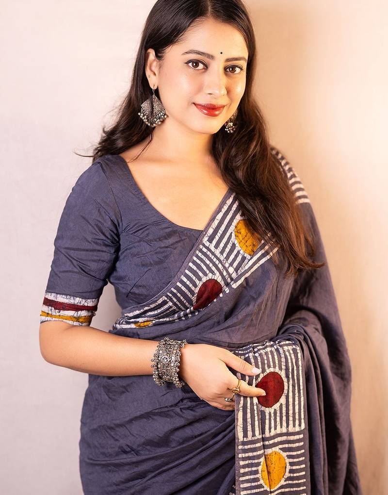 grey printed chanderi saree  with unstitched blouse piece