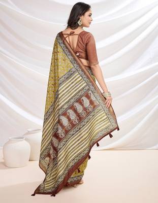Yellow floral printed saree with blouse piece 3