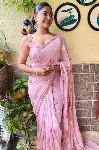 Pink pink & gold-toned embellished sequinned saree