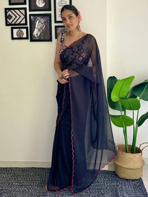 Navy blue embroidered border saree 3