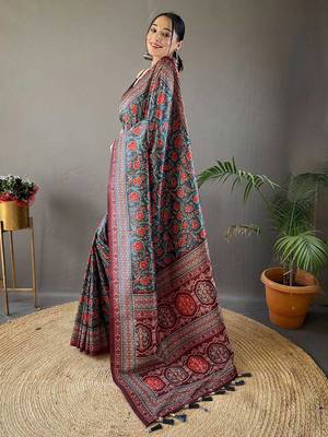 Teal floral printed saree 2