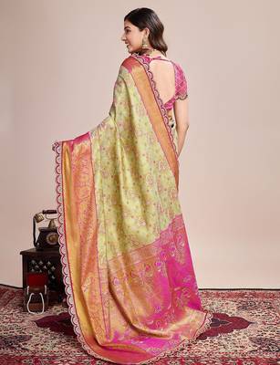 Green ethnic motifs woven design sequinned kanjeevaram saree 3
