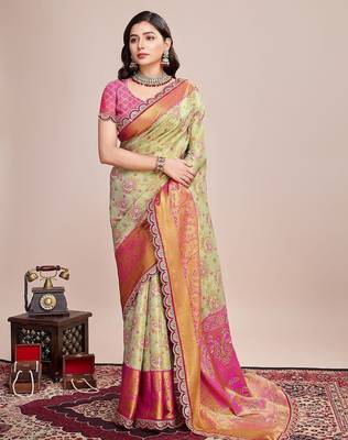 Green ethnic motifs woven design sequinned kanjeevaram saree 4