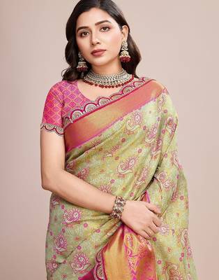 Green ethnic motifs woven design sequinned kanjeevaram saree 5