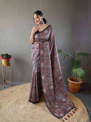 black ethnic motifs printed saree 2