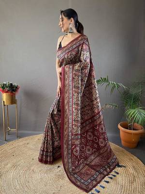 grey floral printed saree 2