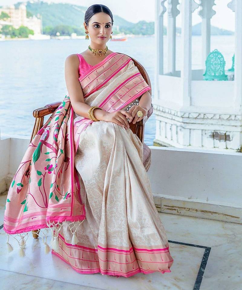 White ethnic motifs woven design zari kanjeevaram saree
