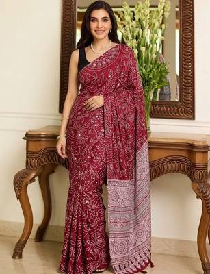 maroon bandhani mirror work bandhani saree 4