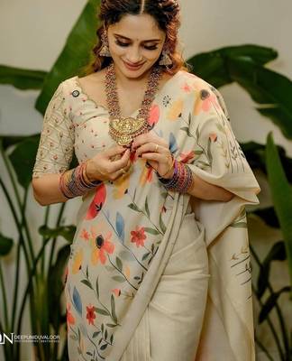 Cream floral printed tissue jamdani saree 2
