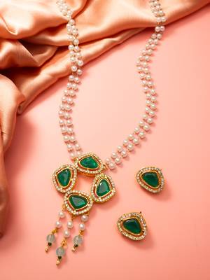 Gold plated pendant pearl necklace set with green stone and ad earrings 2