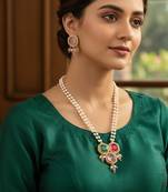 Gold plated multi-stone pearl string necklace set with pendant