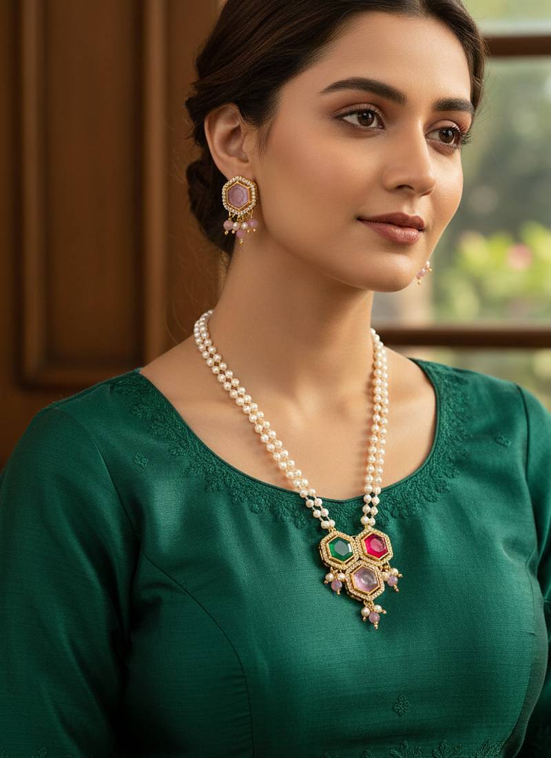 Gold plated multi-stone pearl string necklace set with pendant