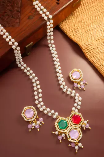 Gold plated multi-stone pearl string necklace set with pendant