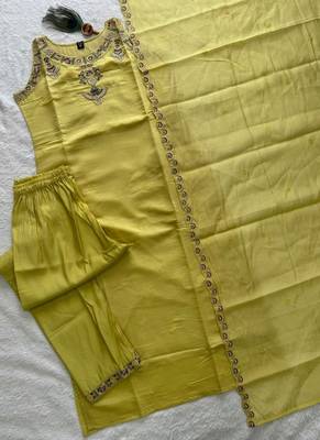 Light yellow pure mul chanderi with embroidery work kurti pent dupatta 2