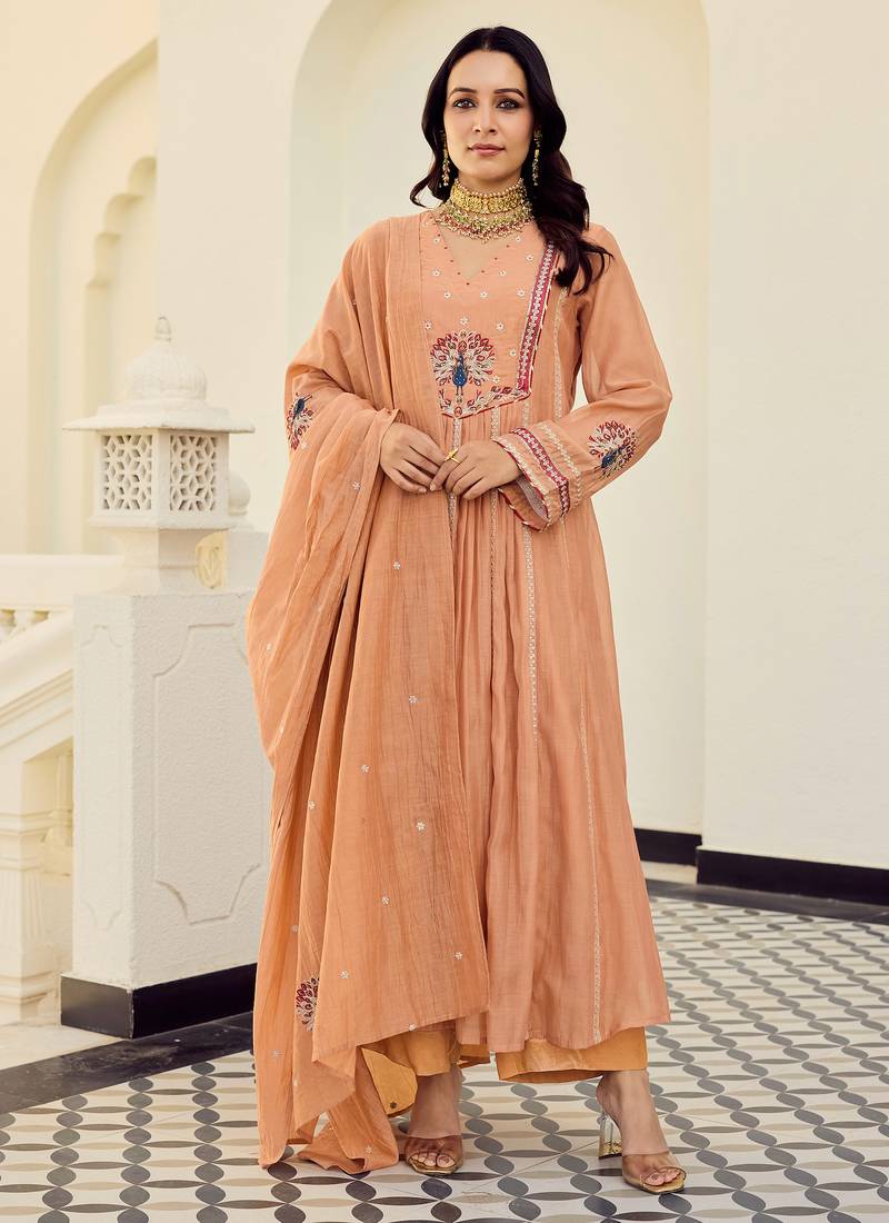 Peach embroidered chanderi silk kurta pant set with chanderi dupatta