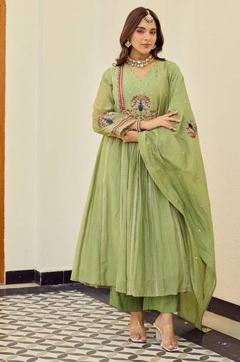 Green embroidered chanderi silk kurta pant set with chanderi dupatta