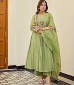 Green embroidered chanderi silk kurta pant set with chanderi dupatta