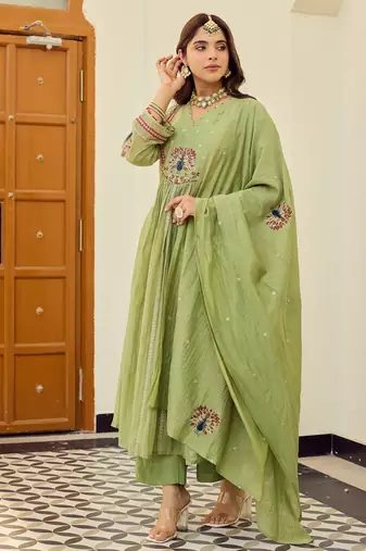 Green embroidered chanderi silk kurta pant set with chanderi dupatta