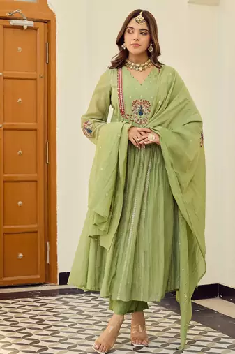 Green embroidered chanderi silk kurta pant set with chanderi dupatta
