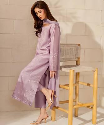 Lavender embroidered french crepe silk kurta pant set with chinon dupatta 2