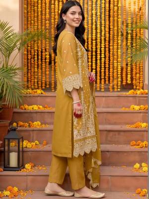 women ethnic motifs embroidered regular thread work kurta with trousers & with dupatta 4