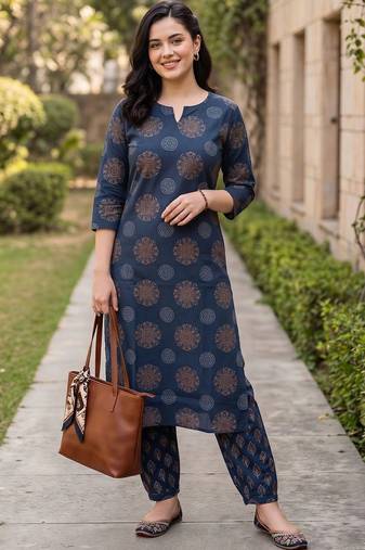 women ethnic motifs printed regular cotton kurta with trousers